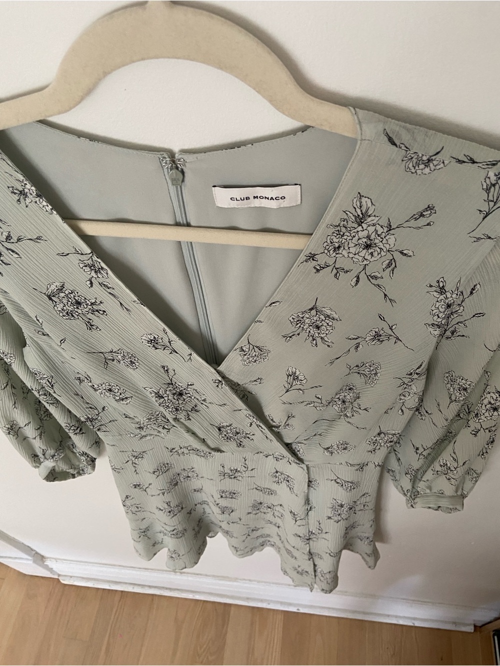 Club Monaco Pitched Sleeve Mini Dress in Light Green Floral size 4 - Picture 8 of 10